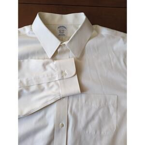 Brooks Brothers Men's Button Down Shirt 17-33 Soft Yellow Cotton Non Iron